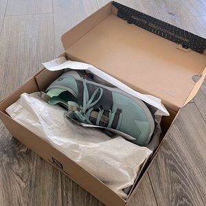 NWT Salomon Women's Madcross Hiking Trail Shoes - Size 10 Trellis/Ink/Yucca